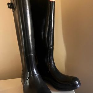 Size 8w like new hunter boots smoke and pet free home wore once